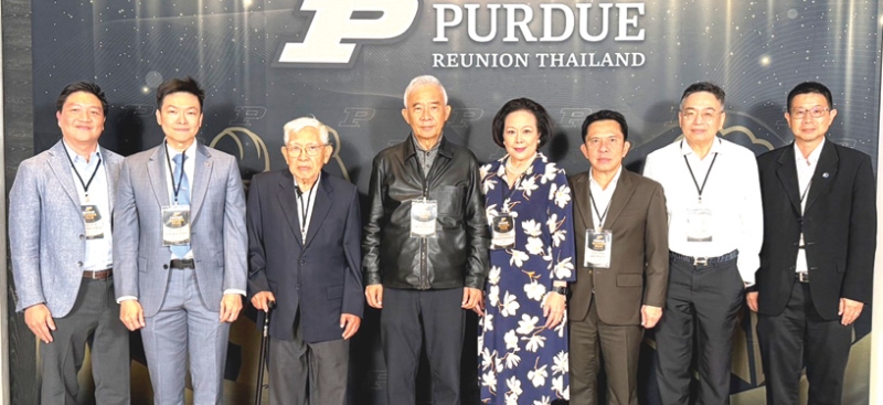 กระชับความสัมพันธ์ : สุวัจน์ ลิปตพัลลภ อดีตรองนายกรัฐมนตรี ในฐานะ ประธานสมาคมศิษย์เก่ามหาวิทยาลัยเพอร์ดูฯ จัดงานสังสรรค์ศิษย์เก่า มหาวิทยาลัยเพอร์ดู สหรัฐอเมริกา แลกเปลี่ยนประสบการณ์ด้านการศึกษา ธุรกิจ เทคโนโลยี และพัฒนาประเทศ โดยมี รศ.ดร.สมชอบ ไชยเวช, รศ.ดร.กิจพัฒน์ ภู่วรวรรณ,
ดร.ปกรณ์ อาภาพันธุ์, ดร.วิริยะ อุปัติศฤงค์ และ ดร.วศิน รุจิเกียรติกำจร ร่วมงาน ที่โรงแรมโฟร์ซีซั่นส์