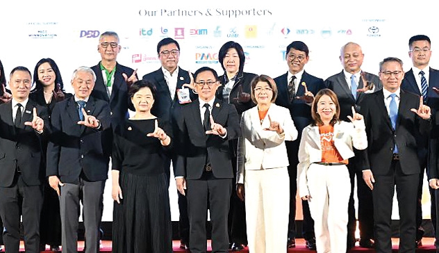 โอกาสการลงทุน : พูนพงษ์ นัยนาภากรณ์ อธิบดีกรมพัฒนาธุรกิจการค้า กระทรวงพาณิชย์ เปิดงาน “Franchise Expo Thailand & TESE 2026” จัดโดย ณรินณ์ทิพ
วิริยะบัณฑิตกุล ผู้บริหาร บจก.พีเอ็มจี คอร์ปอเรชั่น และหน่วยงานพันธมิตร
ทั้งภาครัฐและเอกชน ถึงวันอาทิตย์ที่ 9 สิงหาคม 2569 ที่อิมแพ็ค เมืองทองธานี
