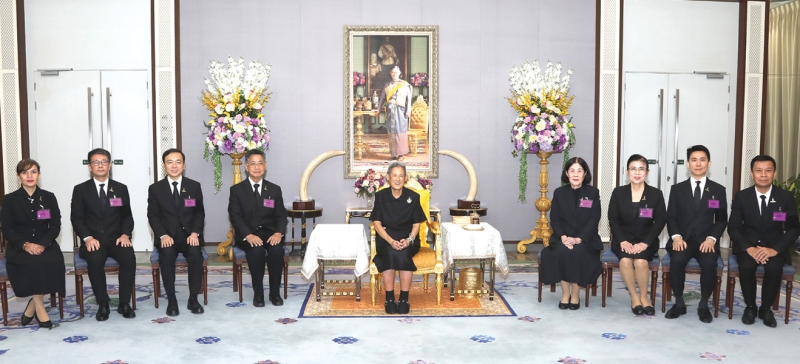 สมเด็จพระกนิษฐาธิราชเจ้า กรมสมเด็จพระเทพรัตนราชสุดาฯ สยามบรมราชกุมารี
เสด็จออก ณ วังสระปทุม กรุงเทพมหานคร พระราชทานพระราชวโรกาสให้ นายทวีศักดิ์
กออนันตกูล ประธานกรรมการ มูลนิธิรางวัลรัตนราชสุดาสารสนเทศ นำ นางสาวสิริธิดา พนมวัน ณ อยุธยา ผู้ได้รับรางวัลรัตนราชสุดาสารสนเทศ จากการคัดเลือกของมูลนิธิ
รางวัลรัตนราชสุดาสารสนเทศ ประจำปี 2568 เฝ้าทูลละอองพระบาท รับพระราชทาน
โล่รางวัล ใบประกาศเกียรติคุณ เข็มเชิดชูเกียรติทองคำประดับอักษรพระนามาภิไธย
“สธ” และเงินรางวัล โอกาสนี้ คณะกรรมการมูลนิธิรางวัลรัตนราชสุดาสารสนเทศ และ
ผู้เกี่ยวข้อง ร่วมเข้าเฝ้าทูลละอองพระบาทด้วย เมื่อวันศุกร์ที่ 7 สิงหาคม 2569 เวลา 09.00 น.

