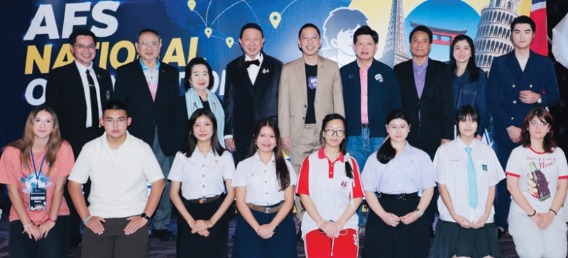 ส่ง 500 คน ไป 42 ประเทศ : สนั่น อังอุบลกุล ประธานมูลนิธิ เอ เอฟ เอส ประเทศไทย เปิดงาน
ปฐมนิเทศนักเรียนทุนแลกเปลี่ยน ระยะเวลา 1 ปี โดยมี มาลีรัตน์ ปลื้มจิตรชม, ผศ.พราวพรรณ เหลืองสุวรรณ, สุรวัฒน์ ชมภูพงษ์, นพ.เจริญ ปฏิภาณเทวา, พนิดา เทพกาญจนา, โสรัจ สุขถาวร, รศ.ดร.สิงหนาท น้อมเนียน และ ผศ.ดร.วัชรพจน์ ทรัพย์สงวนบุญ ร่วมงาน ที่ ศูนย์การค้าสยามพารากอน