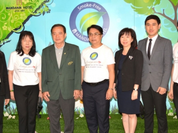 Smoke Free Hotel : อาทิตย์ ไวทยะพัธน์ ผจก.ทั่วไป โรงแรมแมนดาริน ต้อนรับ วิวรรฒน์ พงศ์บูรณะกิจ รองประธานมูลนิธิใบไม้เขียว ในพิธีเปิด “โรงแรมแมนดาริน โรงแรมปลอดบุหรี่ 100%” ร่วมเป็นส่วนหนึ่งในการแก้ไขปัญหามลพิษทางอากาศ และเพื่อสุขภาพที่ดีของผู้มาใช้บริการ ในวันงดสูบบุหรี่โลก 31 พ.ค.