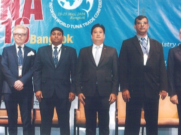 ประชุม : ระพีภัทร์ จันทรศรีวงศ์ ผู้ช่วยปลัดกระทรวงเกษตรและสหกรณ์ เป็นประธานเปิด “การประชุมและนิทรรศการการค้าทูน่าโลก ครั้งที่ 14” จัดโดย กรมประมงร่วมกับองค์การระหว่างประเทศด้านข่าวสารการตลาด และบริการแนะแนวด้านเทคนิคของสินค้าสัตว์น้ำแห่งเอเชียและแปซิฟิกโดยมีผู้เกี่ยวข้องในแวดวงปลาทูน่าร่วมงานจากกว่า 60 ประเทศทั่วโลก ณ ห้องแกรนด์บอลรูม โรงแรมแชงกรี-ลา กรุงเทพฯ