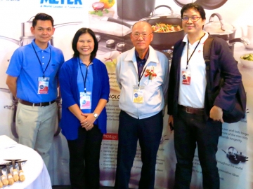 ขยายตลาด : อรัญญาบุญเกลียว ผอ.ฝ่ายขายและการตลาด บจ.ไมเร็กซ์ (ประเทศไทย) ผู้จัดจำหน่ายผลิตภัณฑ์เครื่องครัวชั้นนำระดับโลก ร่วมออกบูธและแสดงสินค้าในงาน Top Thai Brands ณ กรุงย่างกุ้ง ประเทศสาธารณรัฐแห่งสหภาพเมียนมา เพื่อเป็นการขยายตลาดและช่องทางการจัดจำหน่ายไปยังประเทศเพื่อนบ้าน จัดโดยกรมส่งเสริมการค้าระหว่างประเทศ กระทรวงพาณิชย์ โดยมี สมบัติ เปรมประภา รองประธานสภาผู้ส่งสินค้าทางเรือแห่งประเทศไทยเยี่ยมชมบูธภายในงาน