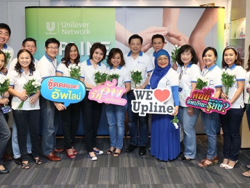 ผู้ร่วมธุรกิจ : สุชาดา ธีรวชิวกุล ประธานบริหาร ยูนิลีเวอร์ เน็ทเวิร์ค บริษัท ยูนิลีเวอร์ไทย เทรดดิ้ง จำกัด เป็นประธานในงาน “อัพไลน์ เดย์ วันขอบคุณผู้ให้โอกาส” จัดขึ้นเพื่อให้ผู้ร่วมธุรกิจเครือข่ายยูนิลีเวอร์ เน็ทเวิร์ค ได้ขอบคุณอัพไลน์ของตนเอง ที่เป็นผู้เปิดโอกาสทางธุรกิจเครือข่ายยูนิลีเวอร์ เน็ทเวิร์ค โดยมี มนต์ชัย เดโชจรัสศรี, อดิศรา วัลลภศิริ, จิรชีพ เฮ้ง, อรนุช-บำรุง จิระอรุณ, ธมกร สุทธนะ และ ณิชาภา-ชัชชาญ โชติทวีโภค ร่วมงาน ณ ยูนิลีเวอร์ เฮ้าส์ ถนนพระราม 9