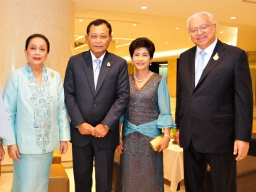 ท่านผู้หญิงอรนุช-รศ.ดร.จิรายุ อิศรางกูรฯ กับ รมว.ศึกษาธิการ
พล.อ.ดาว์พงษ์-พลโทหญิงสุพัตร รัตนสุวรรณ