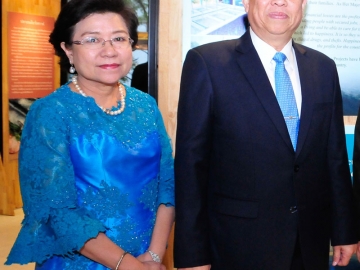 แสงอรุณ-พล.อ.สุรศักดิ์ กาญจนรัตน์ รมว.
ทรัพยากรธรรมชาติและสิ่งแวดล้อม