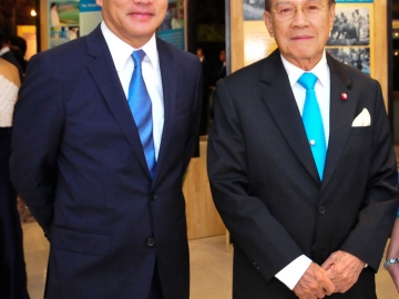 ชนินทธ์ โทณวณิก กับ ศ.หิรัญ 
รดีศรี