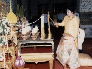 พระเจ้าวรวงศ์เธอ พระองค์เจ้าโสมสวลี พระวรราชาทินัดดามาตุ เสด็จฯ แทนพระองค์ทรงบำเพ็ญพระราชกุศลในอภิลักขิตสมัยคล้ายวันสวรรคต พระบาทสมเด็จพระปรเมนทรมหาอานันทมหิดล พระอัฐมรามาธิบดินทร และพระราชกุศลทักษิณานุปทาน พระบรมอัฐิสมเด็จพระมหิตลาธิเบศรอดุลยเดชวิกรม พระบรมราชชนก และสมเด็จพระศรีนครินทราบรมราชชนนี พร้อมด้วยพระอัฐิสมเด็จพระเจ้าพี่นางเธอ เจ้าฟ้ากัลยาณิวัฒนา กรมหลวงนราธิวาสราชนครินทร์ ณ พระที่นั่งอมรินทรวินิจฉัย ในพระบรมมหาราชวัง เมื่อวันที่ 9 มิถุนายน 2559 เวลา 16.55 น.