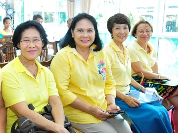 สมพร จิรามริทธิ, ชลิดา ศิรามพุช, สุธาทิพ ธัชยพงษ์ และ Monique Brubach