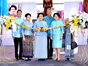 เฉลิมพระเกียรติ : ท่านผู้หญิงจรุงจิตต์ ทีขะระ รองราชเลขานุการในพระองค์สมเด็จพระนางเจ้าฯ พระบรมราชินีนาถ เป็นประธานเปิดนิทรรศการ “มัดหมี่” สายสัมพันธ์แห่งเอเชีย เพื่อเฉลิมพระเกียรติสมเด็จพระนางเจ้าฯ พระบรมราชินีนาถ ในโอกาสทรงเจริญพระชนมพรรษา 84 พรรษา โดยมี อัมพวัน พิชาลัย ผู้อำนวยการ SACICT และ อาจารย์เผ่าทอง ทองเจือ ผู้เชี่ยวชาญผ้าไทย ร่วมด้วย ณ ศูนย์ส่งเสริมศิลปาชีพระหว่างประเทศ อ.บางไทร จ.พระนครศรีอยุธยา