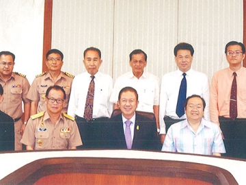 พลังงานสัญจร : สนั่น อังอุบลกุล ประธานคณะกรรมการพลังงานหอการค้าไทย เป็นประธานการประชุมคณะกรรมการพลังงานสัญจร โดยมี พล.ร.ต.สมัย ใจอินทร์,สุขกาญจน์ วัธนเวคิน,รศ.ดร.อภิชิต เทอดโยธิน,ประวิทย์ ประกฤตศรี และ มิ่งพันธ์ ฉายาวิจิตรศิลป์ ร่วมด้วย ณ ห้องประชุมอู่ทหารเรือพระจุลจอมเกล้า จ.สมุทรปราการ