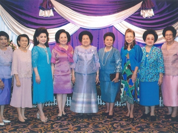 ครบ 7 รอบ : ญาติสนิทมิตรสหายร่วมจัดงานเลี้ยงแสดงความยินดีเนื่องในโอกาสวันคล้ายวันเกิด ครบรอบ 84 ปี คุณหญิงอุไรวรรณ ศิรินุพงศ์ ประธานที่ปรึกษาคณะกรรมการมูลนิธิช่วยเหลือคนตาบอดแห่งประเทศไทยฯ โดยมี ท่านผู้หญิงภรณี ล่ำซำ, คุณหญิงทิพยวรรณ ตันตกิตติ์, ละออ ตั้งคารวคุณ, ภูลฉวี คงคา และ พรสรร กำลังเอก มาร่วมอวยพรอย่างอบอุ่น ณ ห้องเจ้าพระยา โรงแรมมณเฑียร ริเวอร์ไซด์