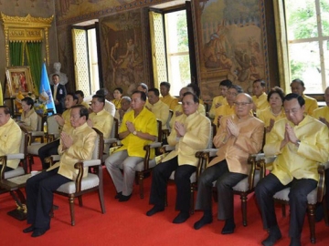 พล.อ.ประวิตร วงษ์สุวรรณ รองนายกรัฐมนตรี และประธานในพิธีเปิดโครงการไถ่ชีวิตโค-กระบือ พร้อมด้วย ศ.พิเศษ พรเพชร วิชิตชลชัย ประธาน สนช., พล.อ.อุดมเดช สีตบุตร รมช.กระทรวงกลาโหม, ร.อ.ทินพันธุ์ นาคะตะ ประธานสภาขับเคลื่อนการปฏิรูปประเทศ, พล.ร.อ.ศิษฐวัชร วงษ์สุวรรณ ประธานคณะกรรมการโครงการไถ่ชีวิตโค-กระบือ, สมพล เกียรติไพบูลย์ ประธานอนุกรรมการฝ่ายหาทุน และคณะกรรมการร่วมในพิธีทางศาสนา