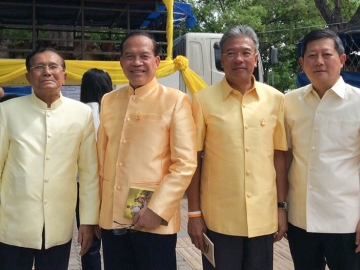 สัณหพิศ โพธิรัตนังกูร สมาชิกสภานิติบัญญัติแห่งชาติ พร้อมด้วยคณะกรรมการโครงการไถ่ชีวิตโค-กระบือ เข้าร่วมงาน