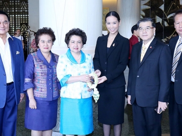 สุดยอด SME จังหวัด : ดร.อรรชกา สีบุญเรือง รมว.อุตสาหกรรม เปิดโครงการ “SME Provincial Champions” โดยมี ดร.อัศวิน อิงคะกุล ปธ.กก.บห.มิราเคิล กรุ๊ป และ ลักษมีกานต์ อิงคะกุล อิสสระ ผอ.กลุ่มสายงานปฏิบัติการองค์กร มิราเคิล กรุ๊ป ต้อนรับ ที่โรงแรมมิราเคิล แกรนด์ คอนเวนชั่น