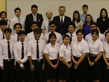 ค่ายเทคโนโลยีระบบราง : รศ.ดร.คมสัน มาลีสี คณบดี คณะวิศวกรรมศาสตร์ สถาบันเทคโนโลยีพระจอมเกล้าเจ้าคุณทหารลาดกระบัง และ ผศ.ดร.มนต์ศักดิ์ พิมสาร ประธานหลักสูตรวิศวกรรมขนส่งทางราง จัด “3d Interactive Rail Summer Camp 2016” ซึ่งช่วยในการขนส่งที่มีประสิทธิภาพและประหยัดพลังงาน