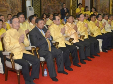 พล.อ.อ.ธเรศ ปุณศรี ประธานกรรมการกิจการกระจายเสียง กิจการโทรทัศน์ และกิจการโทรคมนาคมแห่งชาติ (กสทช.) พร้อมด้วย พล.ร.อ.ศิษฐวัชร วงษ์สุวรรณ ประธาน คณะกรรมการโครงการไถ่ชีวิตโค-กระบือ และคณะร่วมประกอบพิธีทางศาสนา