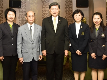 กายภาพบำบัดแห่งชาติ : ศ.นพ.ปิยะสกล สกลสัตยาทร รมว.สาธารณสุขเปิดการประชุมเรื่อง “งานบริการกายภาพบำบัดและการรับมือกับสังคมผู้สูงอายุ” โดยมี รศ.ดร.รุ่งทิวา วัจฉละฐิติ ประธานสภาสถาบันการศึกษากายภาพบำบัดแห่งประเทศไทย ร่วมประชุม ที่โรงแรมเดอะ ทวิน ทาวเวอร์