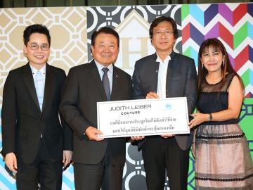 พรสิทธิ์ ศรีอรทัยกุล มอบเงินรายได้จากการประมูลกระเป๋า จูดิธ ลีเบอร์ จำนวน 3 ใบ ภายในงาน โดยไม่หักค่าใช้จ่าย รวมเป็นเงิน 610,000 บาท ให้กับมูลนิธิพิทักษ์และคุ้มครองเด็ก