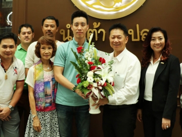 ชวนไปชิมอาหารอร่อย : สมพล ตรีภพนารถ กก.ผจก.กลุ่มธุรกิจศูนย์การค้า บมจ.เอ็ม บี เค และ อรวรรณ จึงประเสริฐศรี ผจก.ทั่วไป ศูนย์การค้าเดอะไนน์ เซ็นเตอร์ พระราม 9 ร่วมยินดีกับ ณัฐวิศว์ สุนทรเวชพงษ์ ในโอกาสเปิดร้านอาหารทะเล 
“น้ำเต้า ปู ปลา” ที่ ชั้น 2 ศูนย์การค้าเดอะไนน์เซ็นเตอร์ พระราม 9