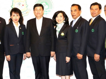 ปธส.4 : พล.อ.สุรศักดิ์ กาญจนรัตน์ รมว.ทรัพยากรธรรมชาติและสิ่งแวดล้อม ปิดการอบรม หลักสูตร “ประกาศนียบัตรธรรมาภิบาลสิ่งแวดล้อม สำหรับนักบริหารระดับสูง รุ่นที่ 4” โดยมี สุพัตรา จิราธิวัฒน์, ภาวิณี ปุณณกันต์ และ วิจารย์ สิมาฉายา ร่วมงาน ที่โรงแรมเซ็นทาราแกรนด์ฯ ลาดพร้าว