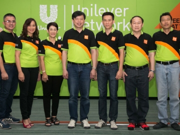 สัมมนา : มนต์ชัย เดโชจรัสศรี กรรมการผู้อำนวยการ ยูนิลีเวอร์ เน็ทเวิร์ค ประเทศไทยบริษัท ยูนิลีเวอร์ไทย เทรดดิ้ง จำกัด จัดงานสัมมนา “Winning Family โดยมีผู้ร่วมธุรกิจเครือข่ายยูนิลีเวอร์ เน็ทเวิร์ค ที่พร้อมใจกันมาร่วมปลุกพลังแห่งความสำเร็จกันยกครอบครัว กว่า 900 คน มี จิรชีพ เฮ้ง, ไพโรจน์ ดิลกพัฒนมงคล, กมลวรรณ หิรัญบุตร, ทศพล สุทธากูล, พ.อ.วัฒนา จำชาติ และ ณิชาภา โชติทวีโภค ร่วมงาน ณ ภูเขางาม พาโนรามา รีสอร์ท จ.นครนายก