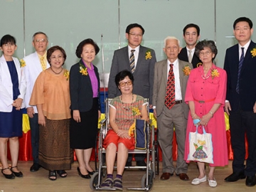 ศ.พิเศษ นรนิติ-พญ.ชนินทร เศรษฐบุตร, รศ.นพ.จิตตินัดด์ หะวานนท์, ประกิต อภิสารธนรักษ์, สุนีย์เอี่ยมศิรินุกูล, ปริศนา ปทุมอนันต์, รศ.พญ.อุทัยรัศมิ์ เชื่อมรัตนกุล, ผศ.ประภัสสร เลียวไพโรจน์, รศ.เกศินี วิฑูรชาติ, ศ.ดร.สุรพล นิติไกรพจน์, กรรณิกา ศิลปะวรางกูร, รศ.นพ.ดิลก ภิยโยทัย,รศ.นพ.พฤหัส ต่ออุดม, ผศ.นพ.วิชัย ลีละวงศ์เทวัญ และ อ.นพ.วรนาถ ทัตติยกุล