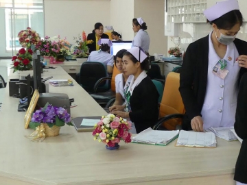 บรรยากาศภายในพิธีเปิดศูนย์ต้อกระจก ศูนย์หัวใจ และงานการพยาบาลผู้ป่วยระยะสั้น โรงพยาบาลธรรมศาสตร์เฉลิมพระเกียรติ