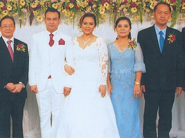 ฉลองสมรส : ม.ร.ว.จิราคม กิติยากร เป็นประธานในงานเลี้ยงฉลองมงคลสมรสระหว่าง สุภาส์ เสนีย์วงศ์ ณ อยุธยา บุตรี ปิยา-ปณฐ เสนีย์วงศ์ ณ อยุธยา กับ วสันต์ เพียรธัญกรณ์ บุตร พ.ต.ท.สุนทร เส็งเรียบ ที่ห้องแกรนด์พาโนรามา โรงแรม ดิ เอมเมอรัลด์