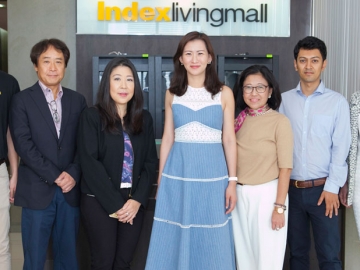 เยี่ยมชมสโตร์ : กฤษชนก ปัทมสัตยาสนธิ กก.ผจก.บจก.อินเด็กซ์ ลิฟวิ่งมอลล์ พร้อมด้วย เอกฤทธิ์-พิชพิมพ์ ปัทมสัตยาสนธิ จัดงาน “INTERNATIONAL PRODUCT FAIR” เสนอสินค้าคอลเลคชั่นใหม่แก่พาร์ทเนอร์ในกลุ่มแฟรนไชส์ตลาดต่างประเทศที่อินเด็กซ์ ลิฟวิ่งมอลล์ สนง.ใหญ่ ถนนพระราม 2