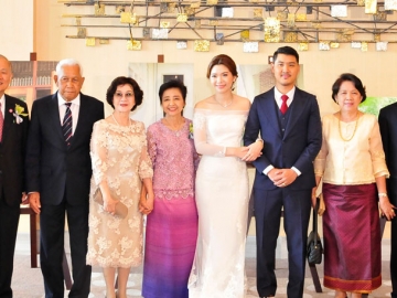 คุณพ่อฝ่ายหญิง สามารถ อัศวกาญจน์ ต้อนรับ ไพศาล วรรณประเสริฐ, ไมตรี วันทนียกุล, เปี่ยมเดช ปิณโฑสะ, ประสิทธิ์ โฆวิไลกูล, พูลสวัสดิ์ เจริญสิริถาวร