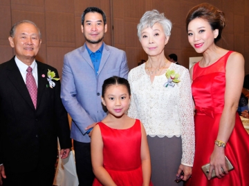 อู๋-ธนากร โปษยานนท์ มาร่วมแสดงความยินดีกับครอบครัวคู่บ่าว-สาว