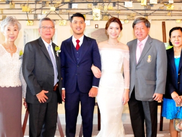 คุณพ่อ-คุณแม่ฝ่ายหญิง สามารถ-เสาวภาคย์ อัศวกาญจน์ ต้อนรับ พล.ต.ท.สุทธิเดช-พล.อ.หญิง ระชี แสงศิรินาวิน