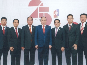 25 ปี แห่งคุณภาพ : บริษัท เอพี (ไทยแลนด์) จำกัด (มหาชน) ผู้พัฒนาอสังหาริมทรัพย์ชั้นนำของไทย นำโดย อนุพงษ์ อัศวโภคิน และ พิเชษฐ วิภวศุภกรจัด “งานฉลองครบรอบ 25 ปี” เพื่อขอบคุณพันธมิตรที่ให้การส่งเสริมและสนับสนุน ณ โรงแรมสยามเคมปินสกี