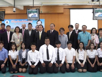 ปฐมนิเทศ : ผศ.วุฒิศักดิ์ ลาภเจริญทรัพย์ อธิการบดีมหาวิทยาลัยรามคำแหง ปฐมนิเทศนักศึกษาใหม่ ปีการศึกษา 2559 เพื่อต้อนรับและให้คำแนะนำเกี่ยวกับการเรียนและการใช้ชีวิตในมหาวิทยาลัย ณ วิทยาเขตบางนา พร้อมถ่ายทอดผ่านสัญญาณดาวเทียมไปยังสาขาวิทยบริการ 23 จังหวัดทั่วประเทศ