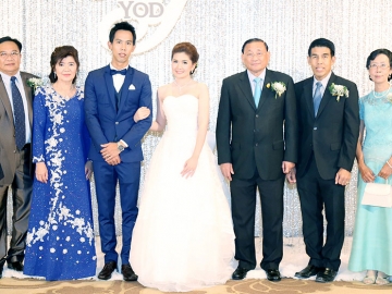 ใฝ่ฝัน...วันที่รอคอย : เสริมศักดิ์ พงษ์พานิช อดีตรัฐมนตรีช่วยว่าการกระทรวงศึกษาธิการ เป็นประธานพิธีฉลองมงคลสมรส ระหว่าง ฐิตาภรณ์ เอกเอี่ยม บุตรี นิพนธ์-บังอร เอกเอี่ยม กับ อุทิตย รัตนเสถียร บุตร นพดล-จิตตรา รัตนเสถียร 
ที่ห้องแกรนด์ บอลรูม โรงแรมมิราเคิล แกรนด์ คอนเวนชั่น หลักสี่