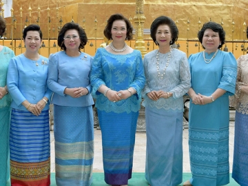 คุณหญิงปัทมา ลีสวัสดิ์ตระกูล ประธานชมรมผู้รู้คุณแผ่นดิน จัดพิธีเจริญพระพุทธมนต์สืบดวงพระชาตาหลวง ตามโบราณราชประเพณีล้านนา โดยมูลนิธิอุบลรัตน์ในพระบรมราชินูปถัมภ์ เป็นเจ้าภาพจัดงานในนามของชมรมผู้รู้คุณแผ่นดิน โดยมี รศ.ดร.วีณา เชิดบุญญชาติ, คุณหญิงอุไรวรรณ สวัสดิศานต์, คุณหญิงผะอบทิพย ศาตะมาน, ดร.บวรพรรณ รัฐประเสริฐ, ศรีประภา พริ้งพงษ์, ปิยภัสร์ ไพบูลย์ศิริ รวมทั้งที่ปรึกษา และคณะกรรมการชมรมผู้รู้คุณแผ่นดิน ร่วมงาน