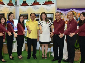 อนุรักษ์พลังงาน : ลักษณ์วรรณ วงศ์วรการ กก.ผจก.กลุ่มโรงแรมริชมอนด์ และคณะผู้บริหาร ร่วมงาน “The Best of Nonthaburi” โดยมี นิสิต จันทร์สมวงศ์ ผวจ.นนทบุรี เปิดงานพร้อมเยี่ยมชมบูธอนุรักษ์พลังงานและสิ่งแวดล้อมของโรงแรมริชมอนด์ เพื่อให้ร่วมใจประหยัดพลังงาน ที่ ห้างเซ็นทรัล รัตนาธิเบศร์