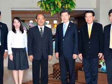 มอบนโยบาย : นพ.ปิยะสกล สกลสัตยาทร รมว.สาธารณสุข เปิดการประชุมคณะกรรมการโรคติดต่อจังหวัดและคณะกรรมการโรคติดต่อกรุงเทพมหานคร เรื่อง “ระบบ แนวทางปฏิบัติ แผนปฏิบัติการฯ ตามพระราชบัญญัติโรคติดต่อ พ.ศ.2558” จัดโดย สำนักโรคติดต่อทั่วไป กรมควบคุมโรค ที่ โรงแรมริชมอนด์