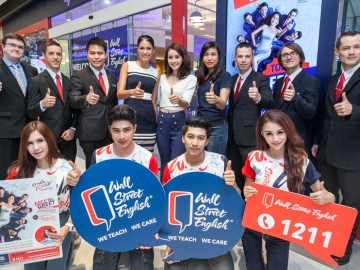 สาขาที่ 10 : ภามะณี เลอแฟร์ ผอ.ฝ่ายการตลาด สถาบันสอนภาษาวอลล์สตรีทอิงลิช ประเทศไทยนำทีมจัดกิจกรรมแนะนำสาขาใหม่ ในเซ็นทรัล พลาซา เวสต์เกต โดยมี แนท-อนิพรณ์ เฉลิมบูรณะวงศ์มิสยูนิเวิร์สไทยแลนด์ 2558 และ น้ำฝน-พัชรินทร์ ศรีวสุภิรมย์ นักแสดงสาวนักเรียนวอลล์สตรีทอิงลิช ร่วมงาน