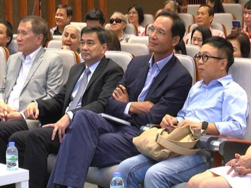 บุญชัย โชควัฒนา, อภิสิทธิ์ เวชชาชีวะ, กรณ์ จาติกวณิช และ สาทิตย์ วงศ์หนองเตย