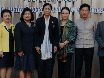 ภาคธุรกิจโรงแรม : กอบกาญจน์ วัฒนวรางกูร รมว.การท่องเที่ยวและกีฬา 
เปิดการสัมมนา “Green Hotel Supplier and Consumer Conference ครั้งที่ 3” 
รณรงค์การจัดซื้อจัดจ้างที่เป็นมิตรต่อสิ่งแวดล้อม โดยมี ผศ.ดร.จิรพล สินธุนาวา 
รองประธานมูลนิธิใบไม้เขียว ร่วมงาน ที่โรงแรม เดอะ สุโกศล