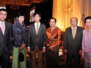 สินธุ-เตือนใจ พูนศิริวงศ์, โอภาส ลีนะวัต, ศักดิ์สิน-อนุตตราพูนศิริวงศ์ และบุตรชาย