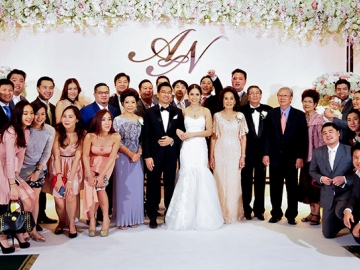เพื่อนๆ บ่าว-สาว ร่วมแสดงความยินดี