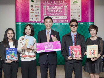 สร้างสรรค์ : เกรียงศักดิ์ ธรรมยุติการ ผจก.ทั่วไป บจก.เอเซียบุ๊คส และตัวแทนสำนักพิมพ์ต่างประเทศ ร่วมกันแถลงข่าวการแข่งขันเล่านิทานภาษาอังกฤษ “Asia Books’ Readers’ Theatre: Beyond Knowledge 2016” เพื่อสนับสนุนการอ่านและการเรียนรู้ภาษาอังกฤษให้กับเยาวชนอายุ 9-16 ปี ตั้งแต่วันนี้ถึง 30 ก.ย.