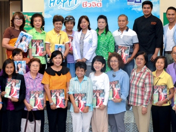 อาหารเพื่อสุขภาพ : พญ.กันย์สินี พิทยศิริ แพทย์ศูนย์โรคระบบทางเดินอาหารและตับ โรงพยาบาลเจ้าพระยา จัดงานเสวนา “เจาะลึกสัญญาณเตือนเสี่ยงโรคตับที่คุณต้องรู้” พร้อมสาธิตเมนู “ทาโก้เห็ดกับซัลซ่ามะเขือเทศ” โดย เชฟอ้น ธนพงษ์ สุทธิเนียม ผู้ชนะเลิศการแข่งขัน Chef Talent ที่หอประชุมฯ รพ.เจ้าพระยา