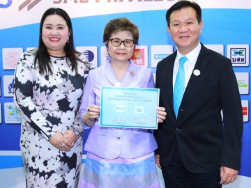 ร่วมลงนาม : ดร.อัญชลิน พรรณนิภา ประธาน บจ.ทีคิวเอ็ม อินชัวร์รันส์ โบรคเกอร์ลงนามบันทึกข้อตกลง ความร่วมมือกับ สาลินี วังตาล ผอ.สำนักงานส่งเสริมวิสาหกิจขนาดกลางและขนาดย่อม (สสว.) เพื่อพัฒนาผลิตภัณฑ์ประกันภัยให้สอดคล้องกับประเภทธุรกิจ เงินทุน และทรัพย์สินของกลุ่ม SMEs โดยเฉพาะ ณ อิมแพคเมืองทองธานี