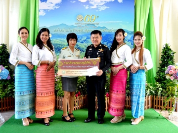 ครบรอบ 69 ปี : พล.ต.อุทัย ศรีชลาลักษณ์ ผู้อำนวยการสำนักบริหารงบประมาณ สำนักงานปลัดบัญชีกองทัพบก ร่วมแสดงความยินดีกับ พรเพ็ญ วรวิลาวัณย์ รองผู้อำนวยการองค์การอุตสาหกรรมป่าไม้ ในโอกาสครบรอบการสถาปนาองค์การอุตสาหกรรมป่าไม้ ปีที่ 69 ซึ่งในโอกาสนี้ได้ร่วมบริจาคเงินเข้ากองทุนส่งเสริมและพัฒนาคุณภาพชีวิตคนพิการ ณ อ.อ.ป. สำนักงานกลาง กรุงเทพฯ เมื่อวันที่ 25 กรกฎาคม 2559