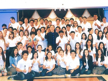 สมดุลชีวิตที่คิดบวก : ศ.ดร.นพ.วิทยา นาควัชระ จิตแพทย์และผอ.สถาบันพัฒนาตนเองและนักบริหาร รับเชิญจากบริษัท คิงส์เมน ซี.เอ็ม.ทีไอ.จำกัด (มหาชน) ไปเป็นวิทยากรสัมมนาหัวข้อ “สมดุลชีวิตที่คิดบวกและเป็นสุข” สำหรับผู้บริหารและพนักงาน ณ โรงแรมโรแมนติค รีสอร์ท แอนด์ สปา เขาใหญ่ โดยมี ชยวัฒน์ พิเศษสิทธิ์ ประธานกรรมการบริหารต้อนรับ