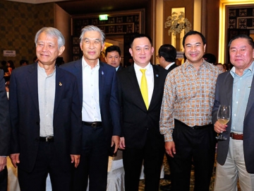 กลินท์ สารสิน ลูกชายคนโต ต้อนรับ พล.ต.อ.ชิดชัย วรรณสถิต อดีต รอง ผบ.ตร., ศ.ดร.ยงยุทธ ยุทธวงศ์ อดีตรมว.กระทรวงวิทย์, อิสระ ว่องกุศลกิจ, ศ.นพ.สุทธิพันธ์ จิตพิมลมาศ, วัลลภ กิ่งชาญศิลป์